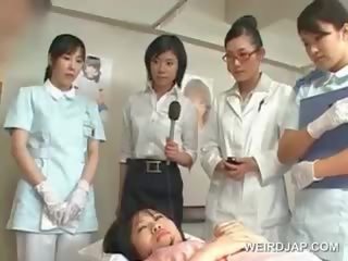Aasia brünett adolescent puhub karvane johnson juures a haigla
