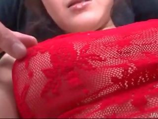 Rui natsukawa di merah pakaian lingerie bekas oleh tiga youngsters