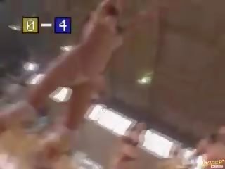 アマチュア アジアの 女の子 遊ぶ 裸 バスケットボール