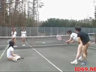 اليابانية حفر خلال تنس لعبة