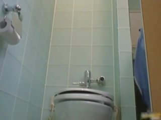 Asia toilet attendant membersihkan salah part6