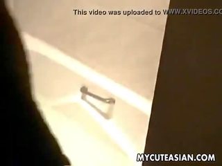 Menawan warga asia remaja kegunaan beliau besar biru dildo/ alat mainan seks kepada fuck beliau basah punani