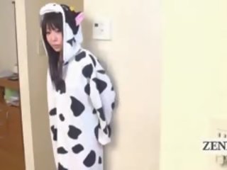 Subtitled jaapani rühm kostüümides mängud wardrobe malfunction