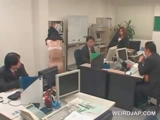 Marvellous азиатки офис сладурче полово измъчван при работа